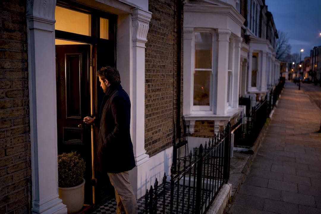 Top Slicing Mortgages in England: Lender Thresholds and Adviser Help
